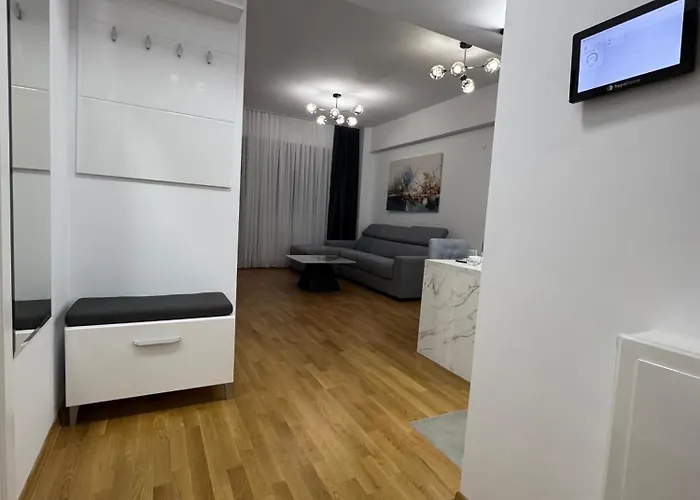 East Gate Luxury 2 Апартаменты *